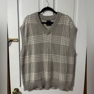 Abercrombie & Fitch Men’s Oversized Sweater vest, medium , Oatmeal Plaid